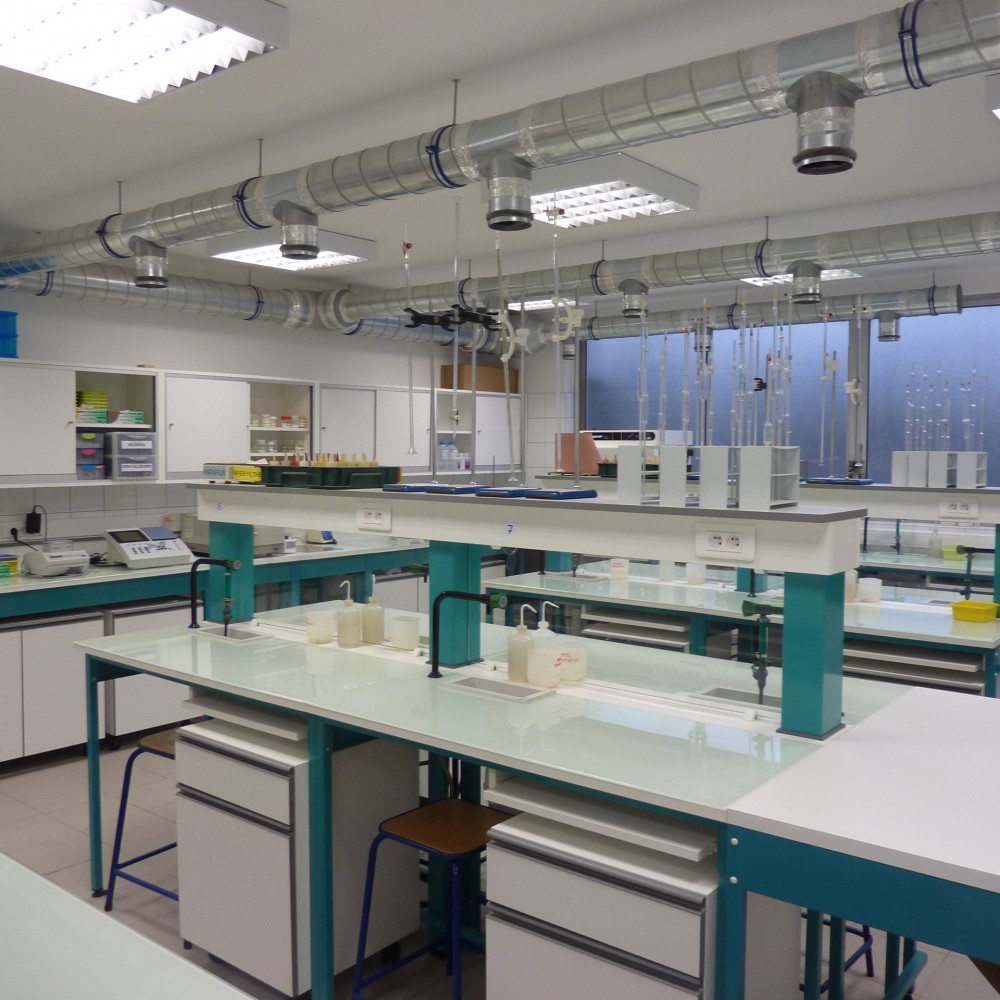 Lycée De Chimie Et Biologie - Cfa La Forbine