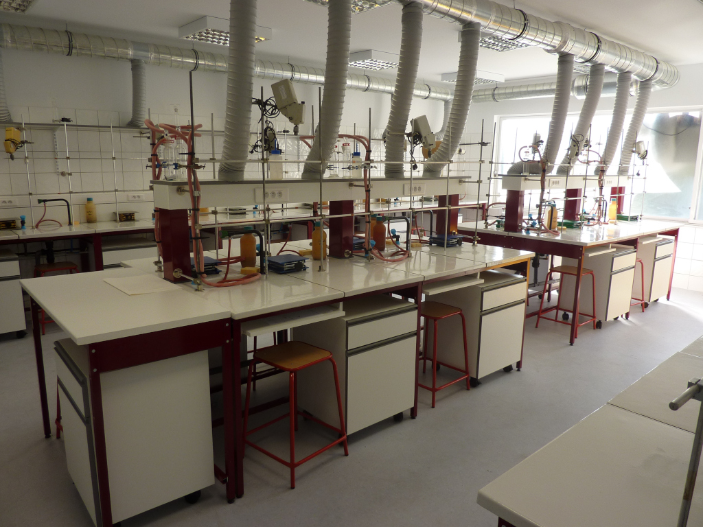 Laboratoire de chimie organique au lycée La Forbine