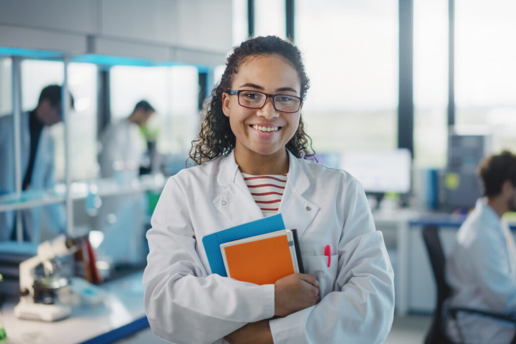 étudiante en formation chimie-biologie en alternance